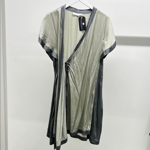 100% Silk Gray Wrap Front Robe - Picture 7 of 8